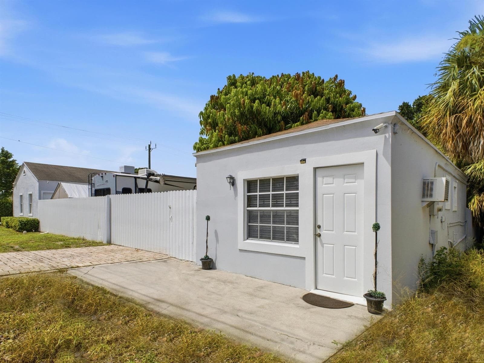 Front Lake Ave (Unit 3)