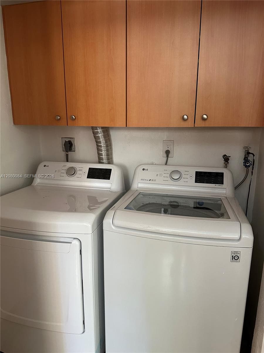 326 E 34th St photo 8
