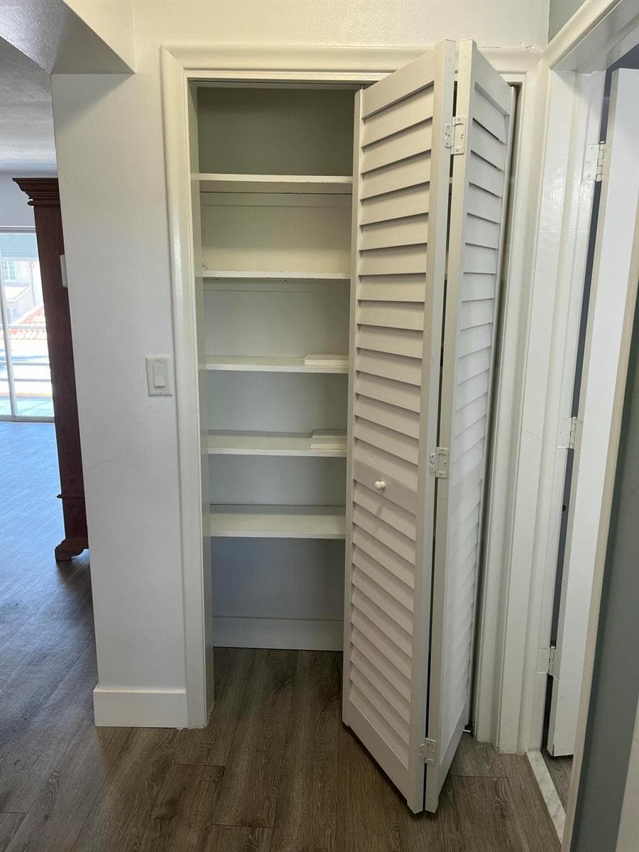 331 SW 8TH ST CLOSET