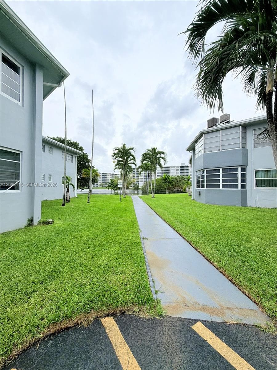 SKY LAKE GARDENS NO 2 CON · #144 in Miami - Photo 3