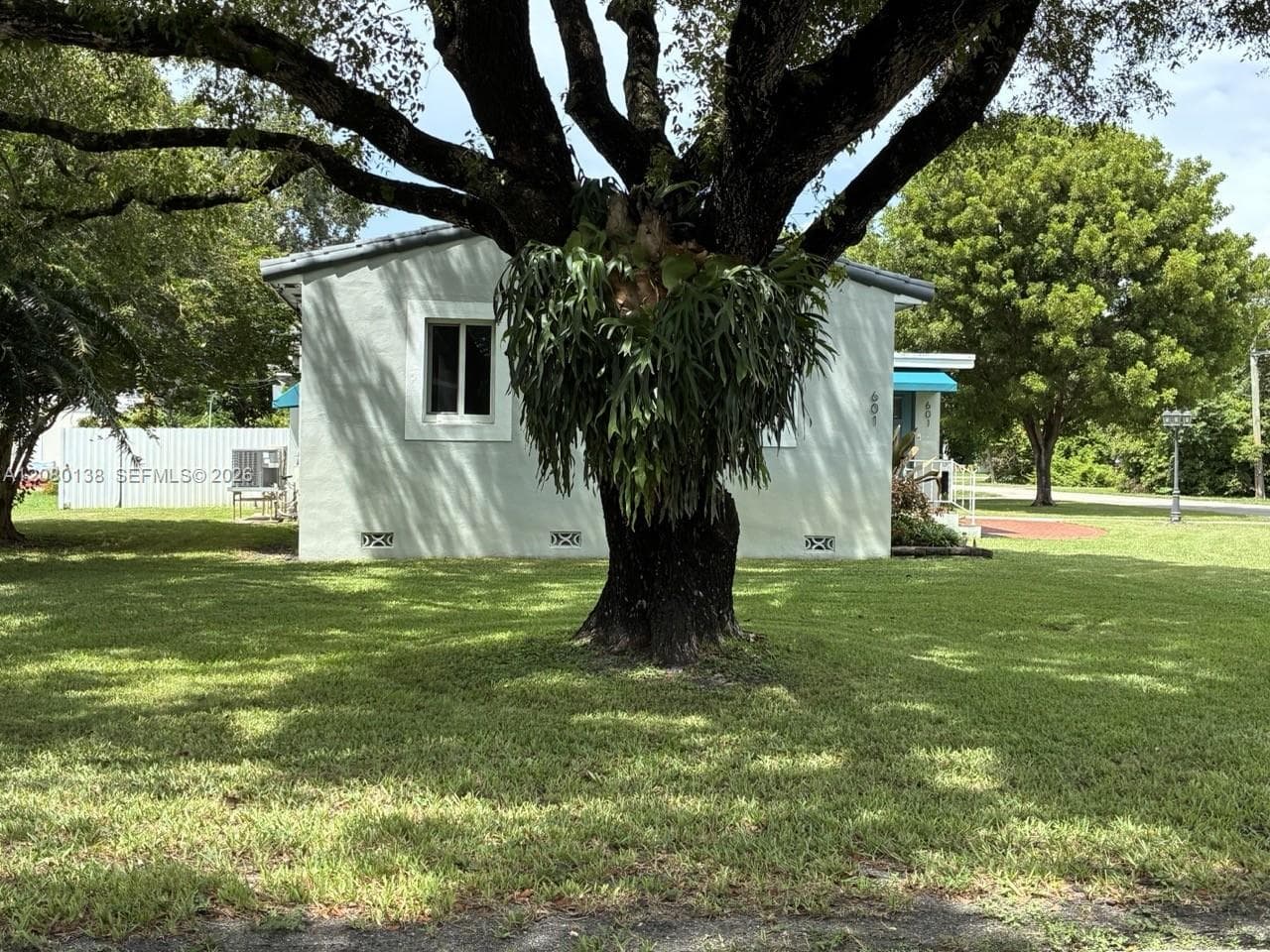 601 Oriole Ave photo 20