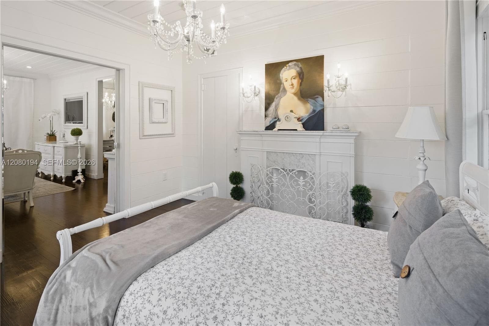 Exquisite Bedroom in Modern Rococo