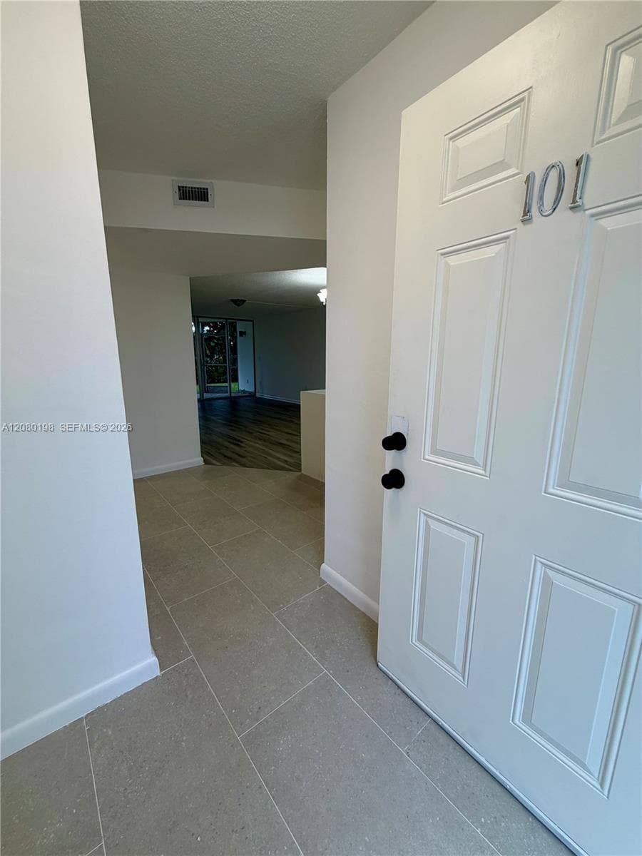 ROLLING GREEN CONDO H · #H101 in Miami - Photo 2