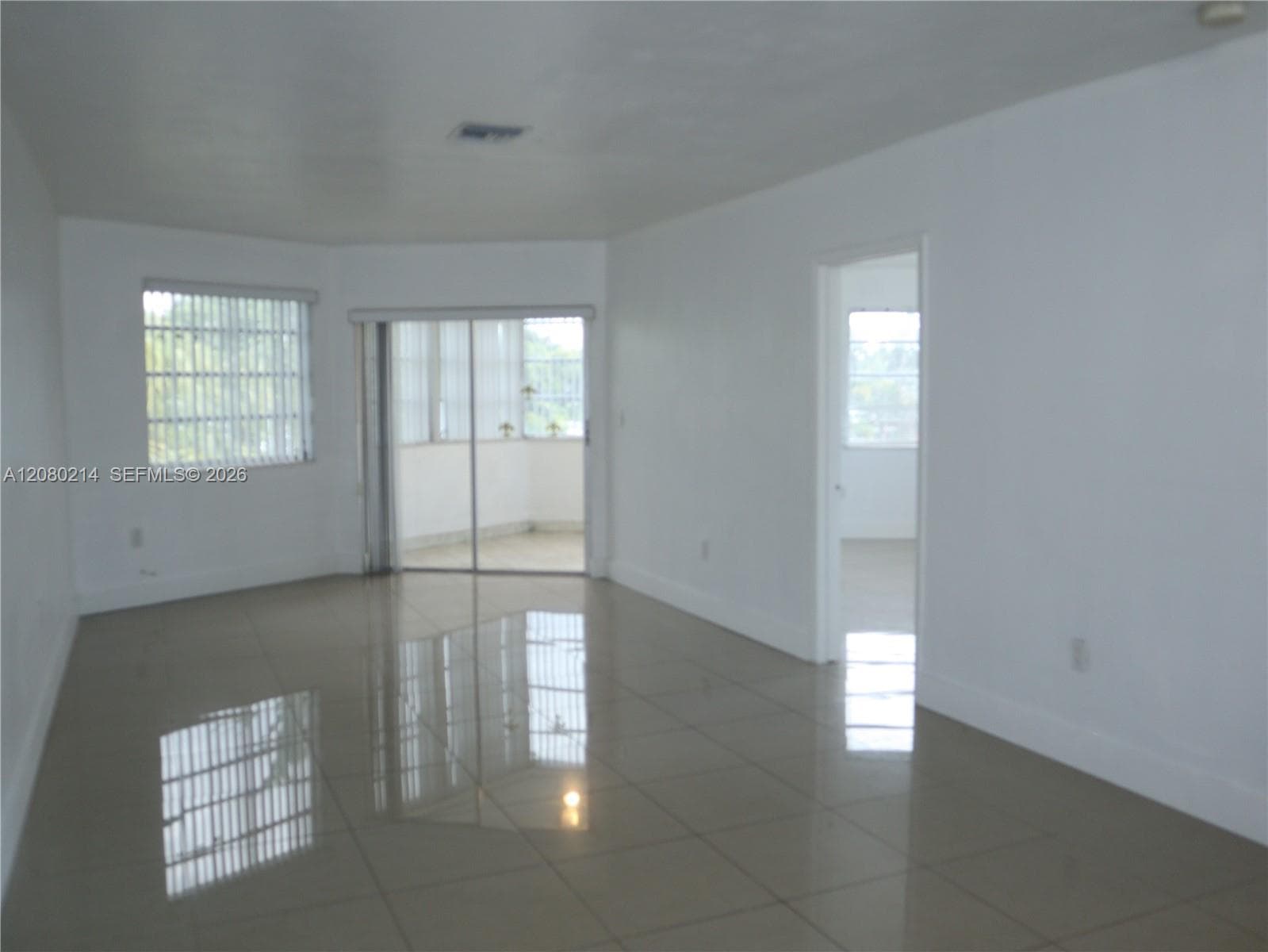 SKY LAKE GARDENS CONDOMIN · #231 in Miami - Photo 6