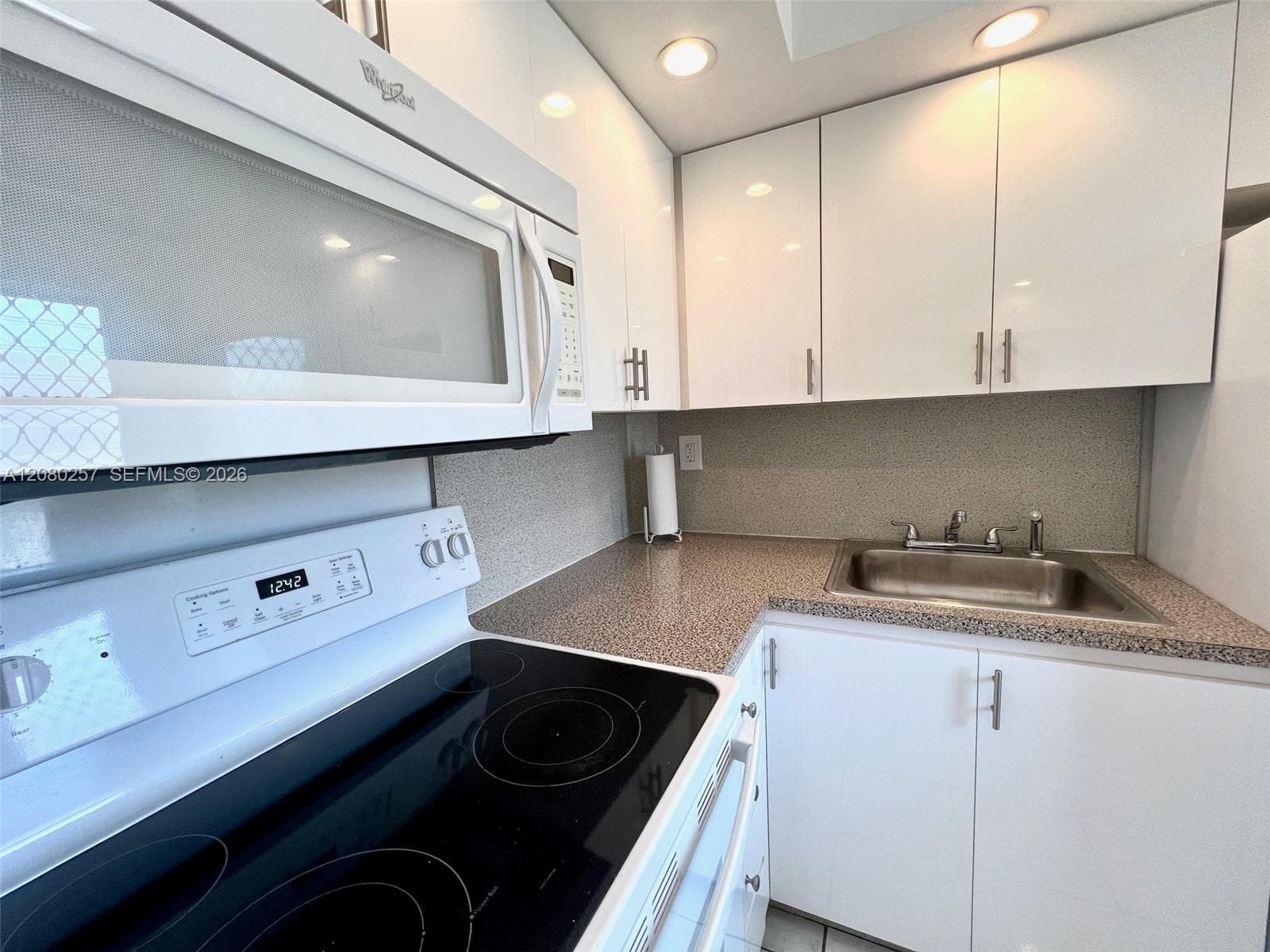 Point East IIV · #T302 in Aventura - Photo 12