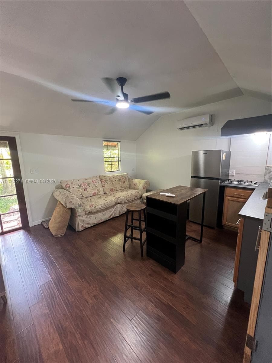 411 SW 1st St #2 photo 3