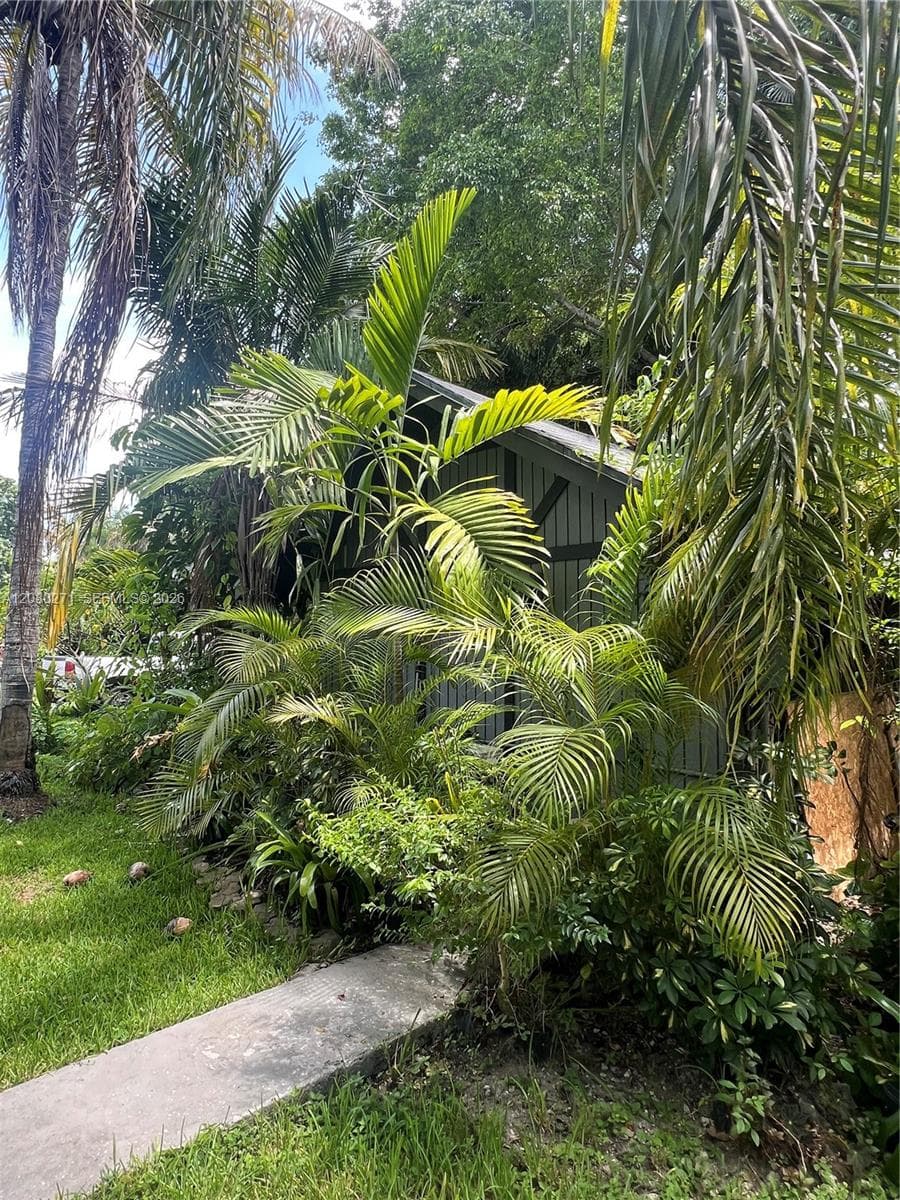 411 SW 1st St #2 photo 8