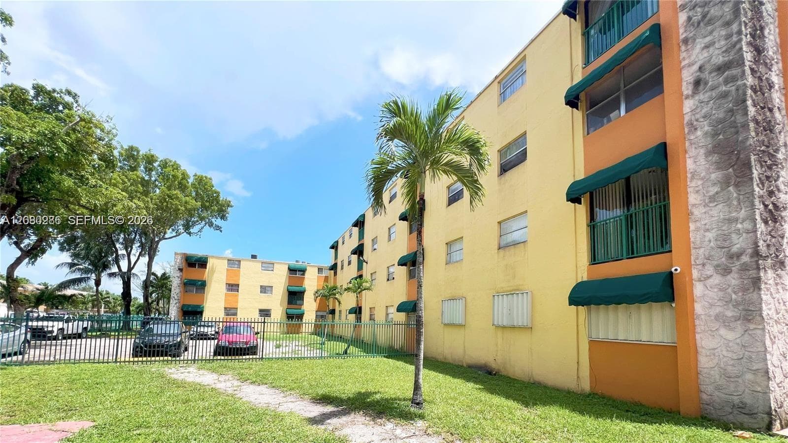 LAS ESTRELLAS CONDO · #303 in Hialeah - Photo 2