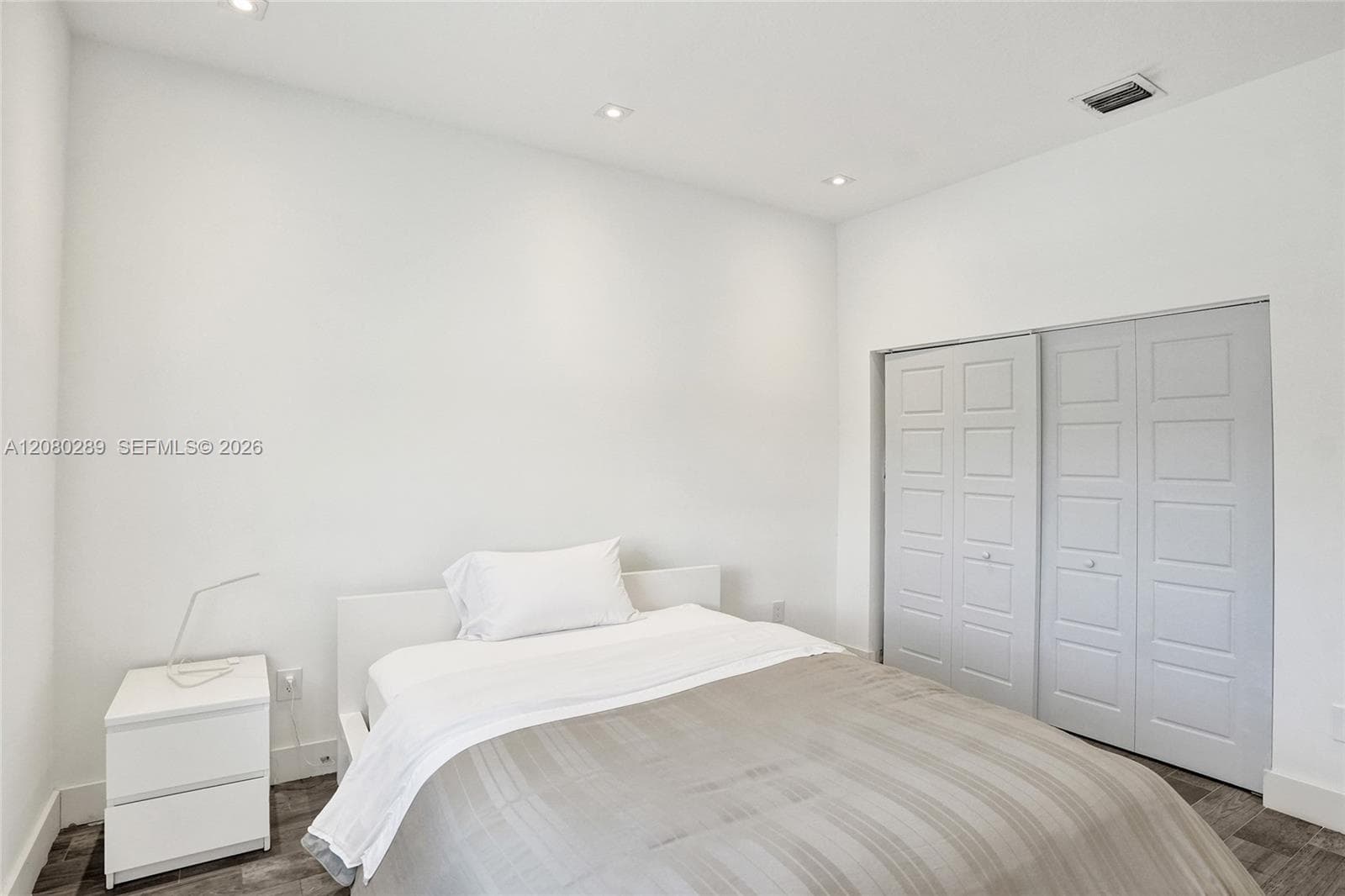 606 NE 191st Ter photo 13