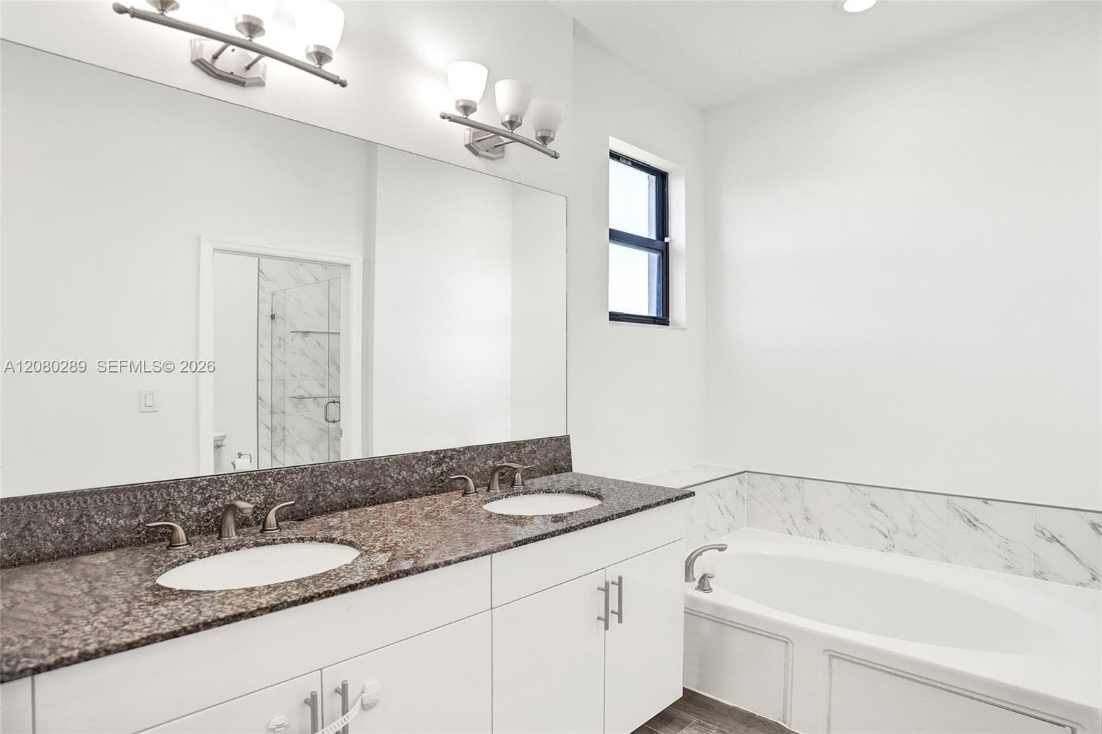 606 NE 191st Ter photo 17