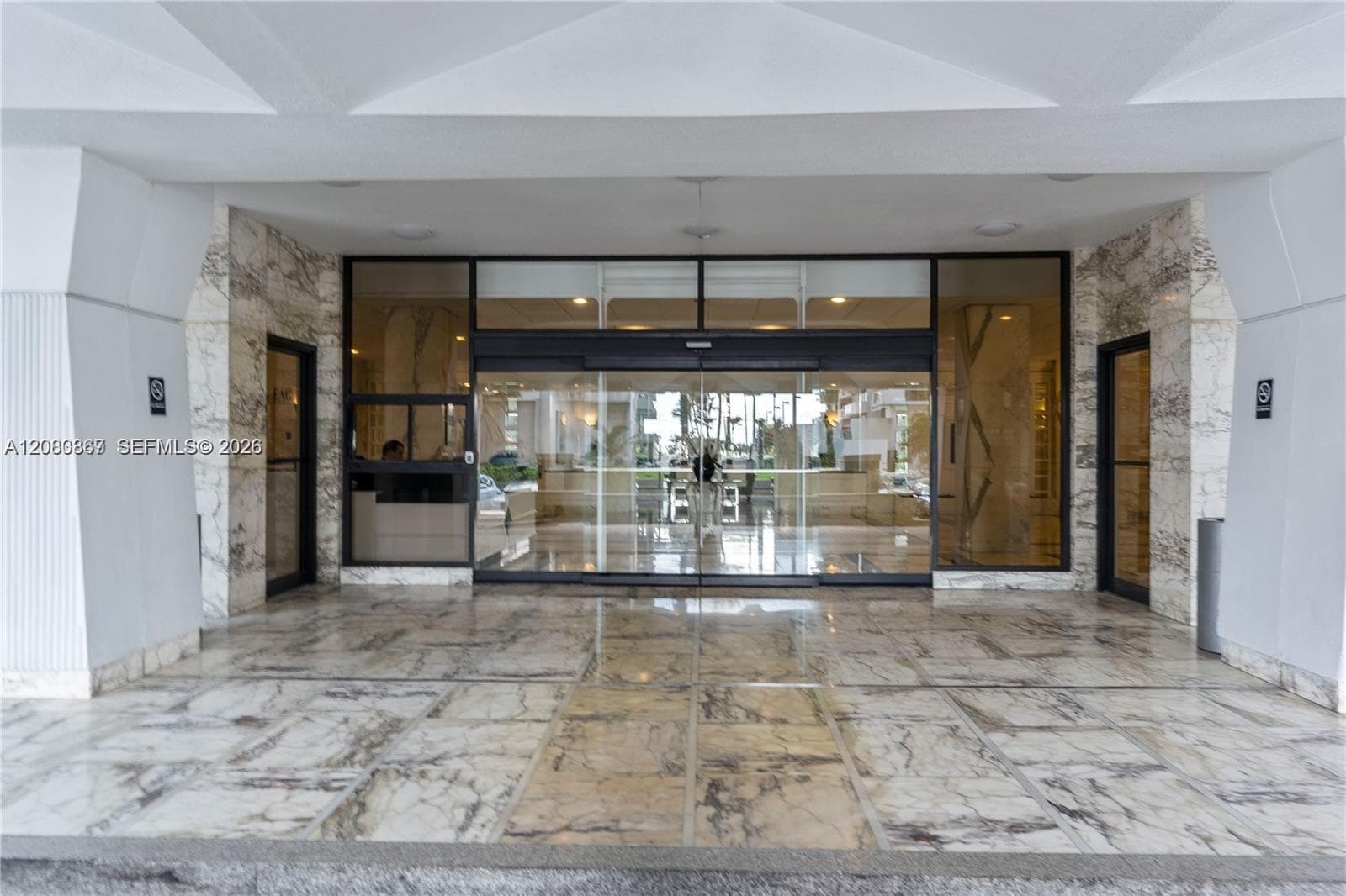 SEACOAST 5700 · #8M in Miami Beach - Photo 6