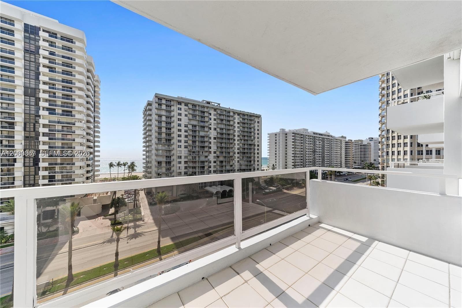 SEACOAST 5700 · #8M in Miami Beach - Photo 12