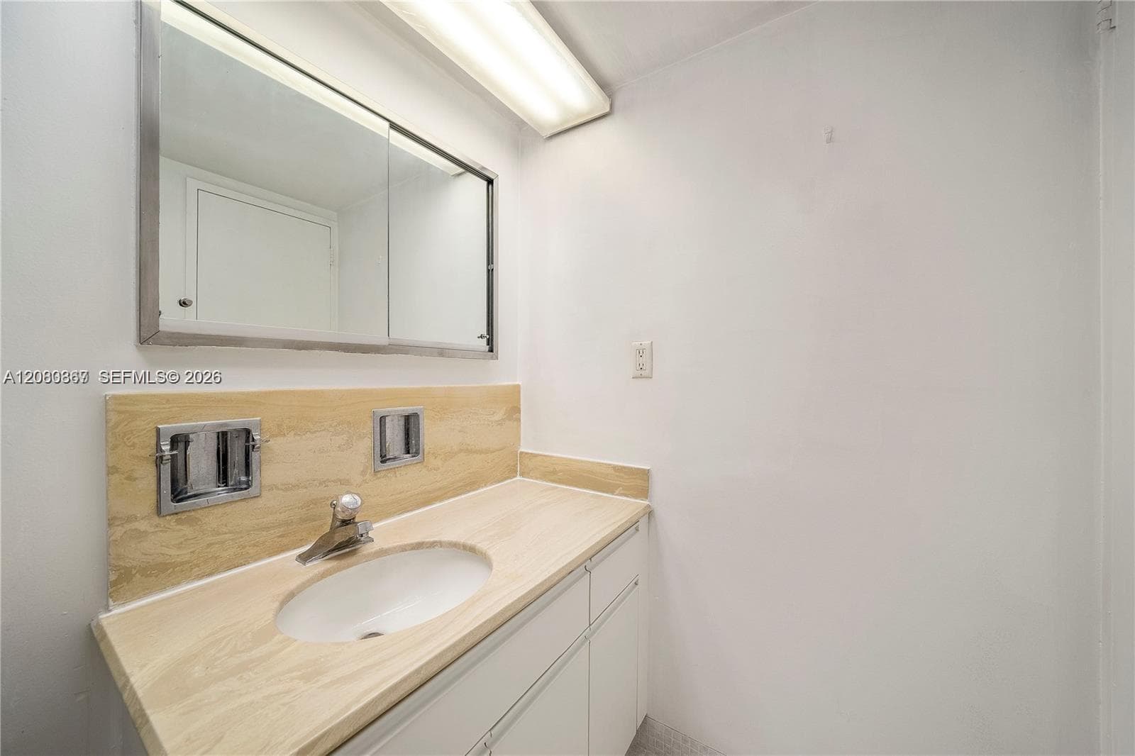 SEACOAST 5700 · #8M in Miami Beach - Photo 24
