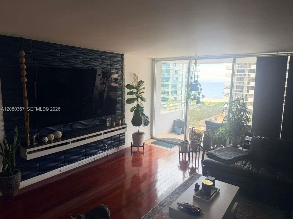 SEACOAST 5700 · #8M in Miami Beach - Photo 14