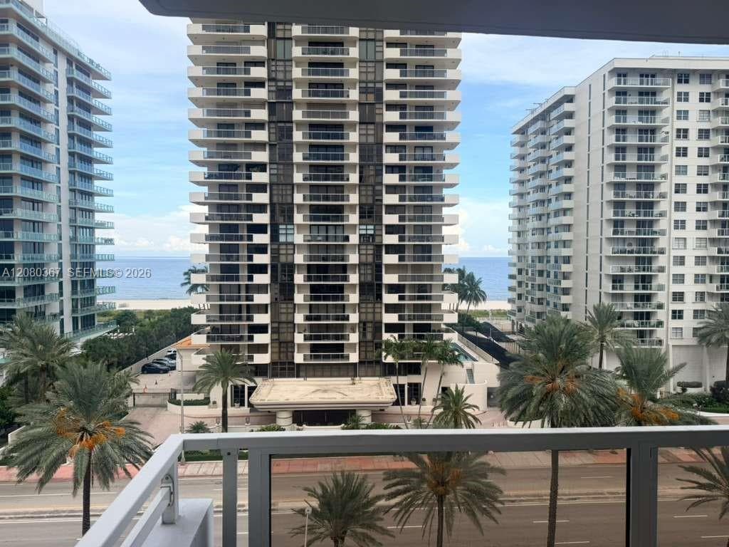SEACOAST 5700 · #8M in Miami Beach - Photo 11