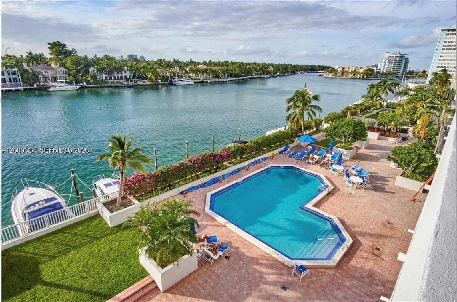 SEACOAST 5700 · #8M in Miami Beach - Photo 4