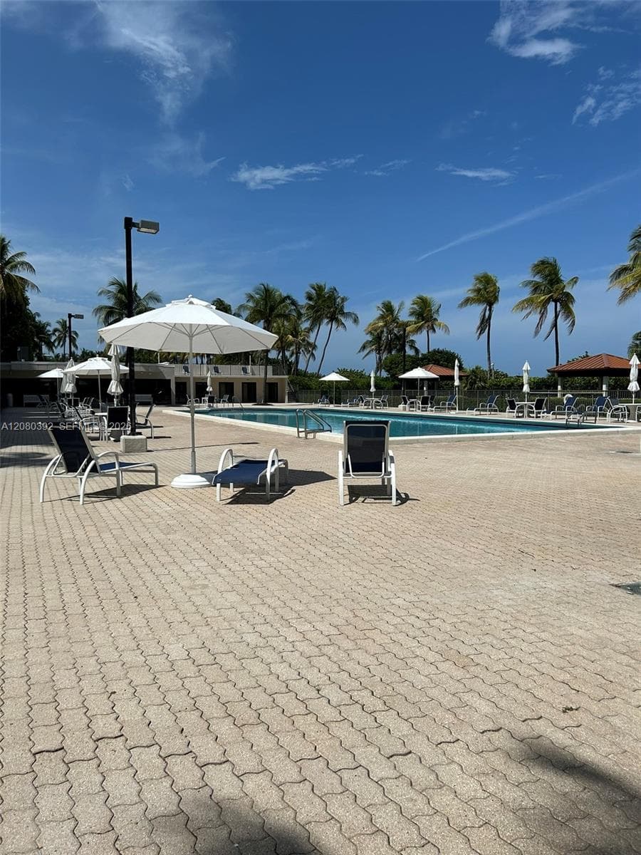 2625 Collins Avenue Collins Ae · #610 in Miami Beach - Photo 3