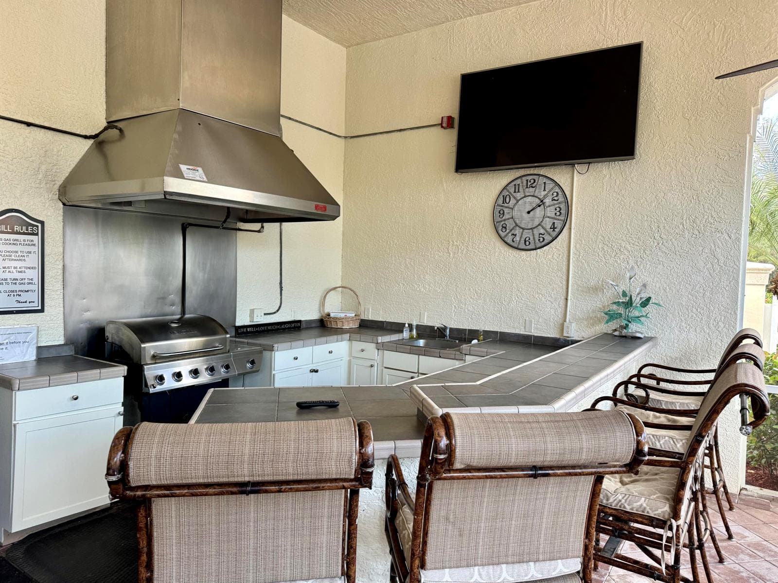 17 - Grill Area