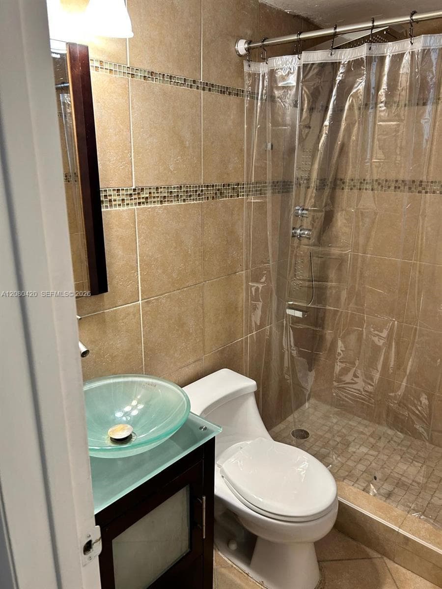 SUNSHINE BAY CONDO · #214 in Miami Beach - Photo 5