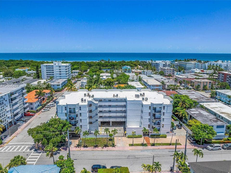 BYRON PARK CONDO · #206 in Miami Beach - Photo 3