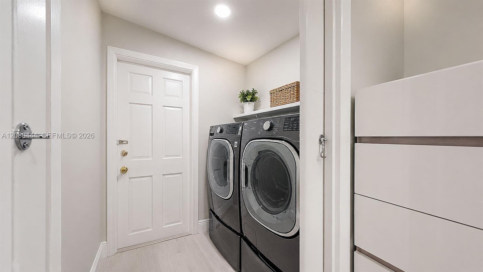 6 Carmona Ave photo 52