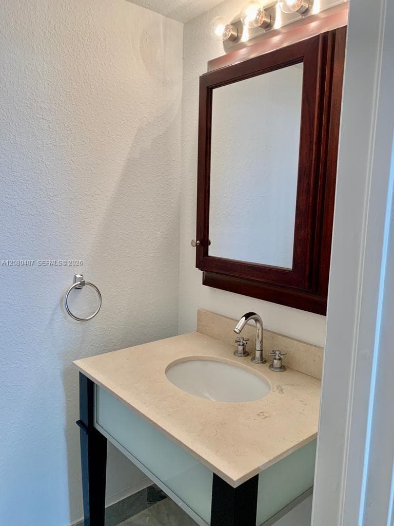 MOON BAY OF MIAMI CONDO · #903 in Miami - Photo 17
