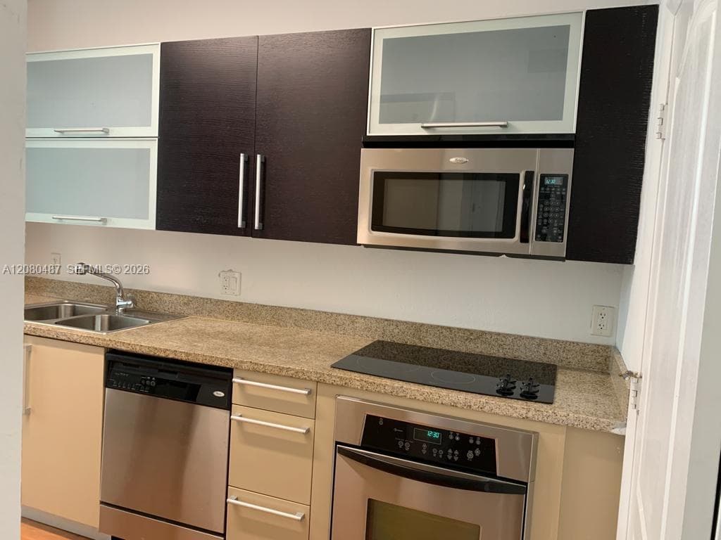 MOON BAY OF MIAMI CONDO · #903 in Miami - Photo 15