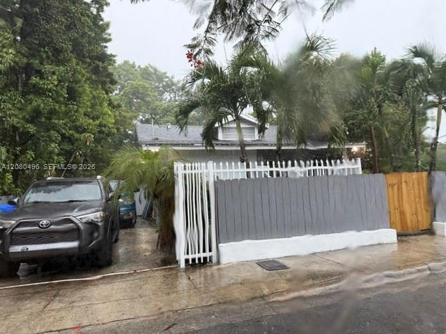 812 NW 29th Ter photo 2