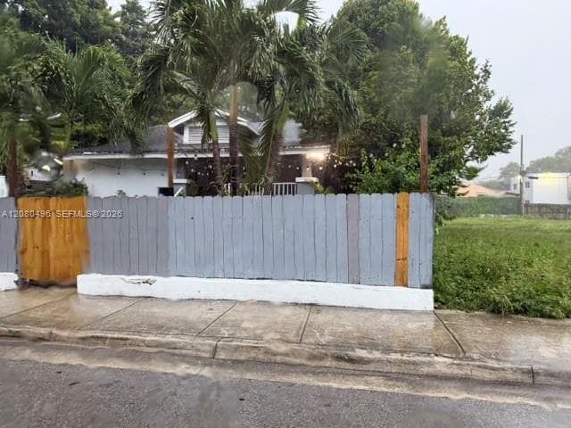 812 NW 29th Ter photo 5