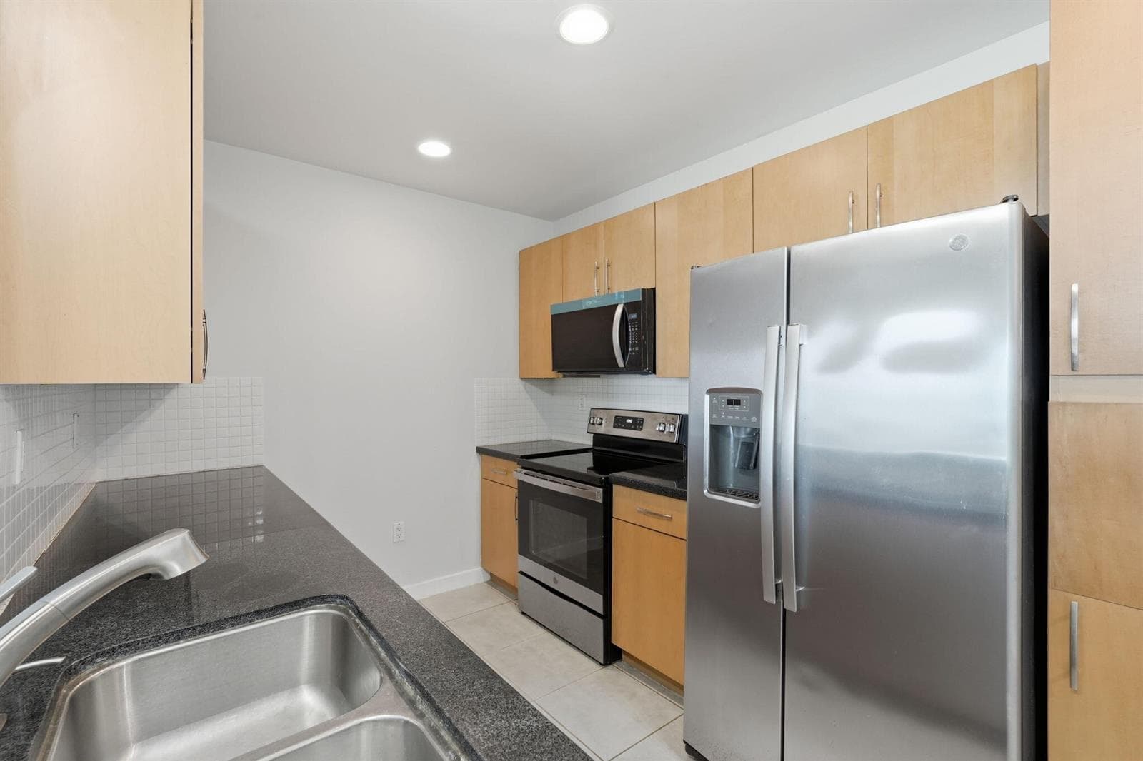 27-web-or-mls-300_S_Australian_Ave_Unit_