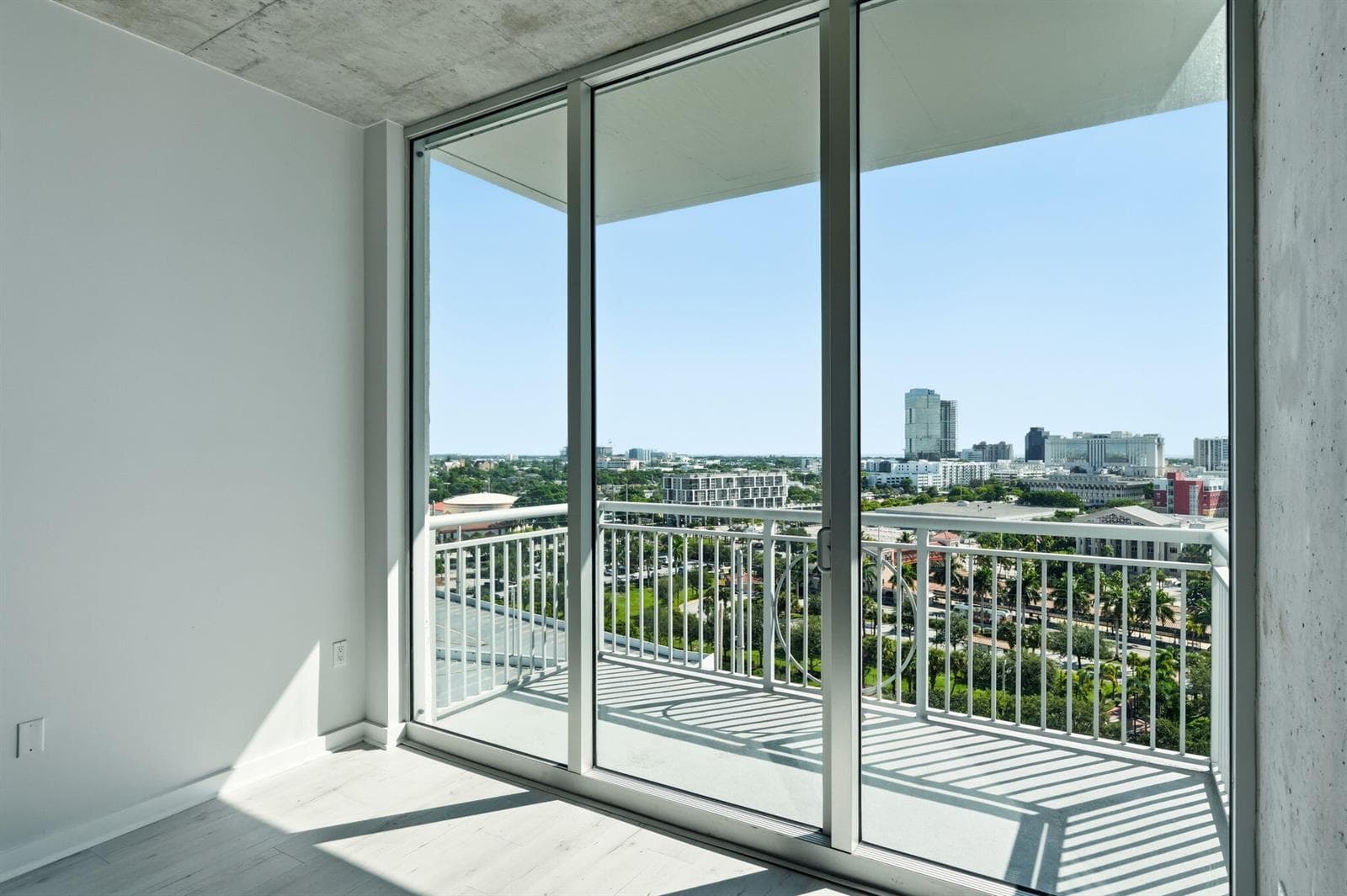21-web-or-mls-300_S_Australian_Ave_Unit_