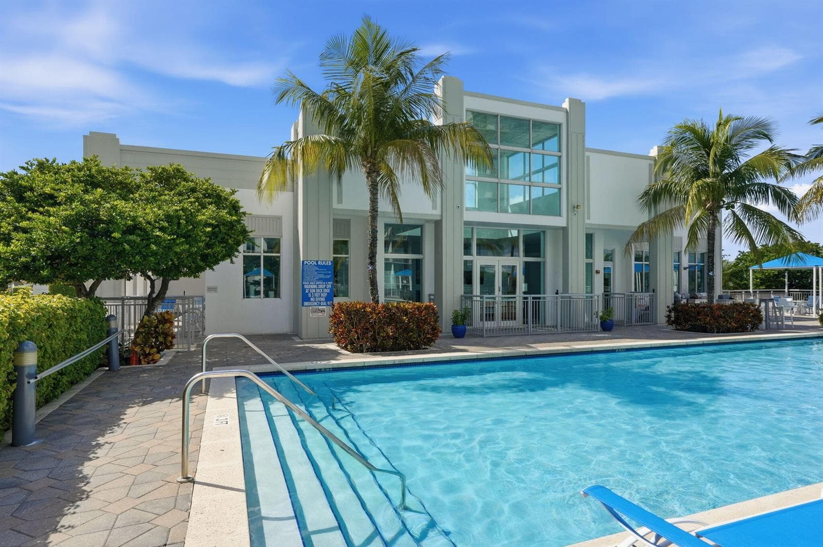 46-web-or-mls-300_S_Australian_Ave_Unit_