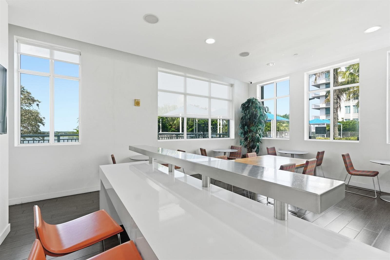 43-web-or-mls-300_S_Australian_Ave_Unit_