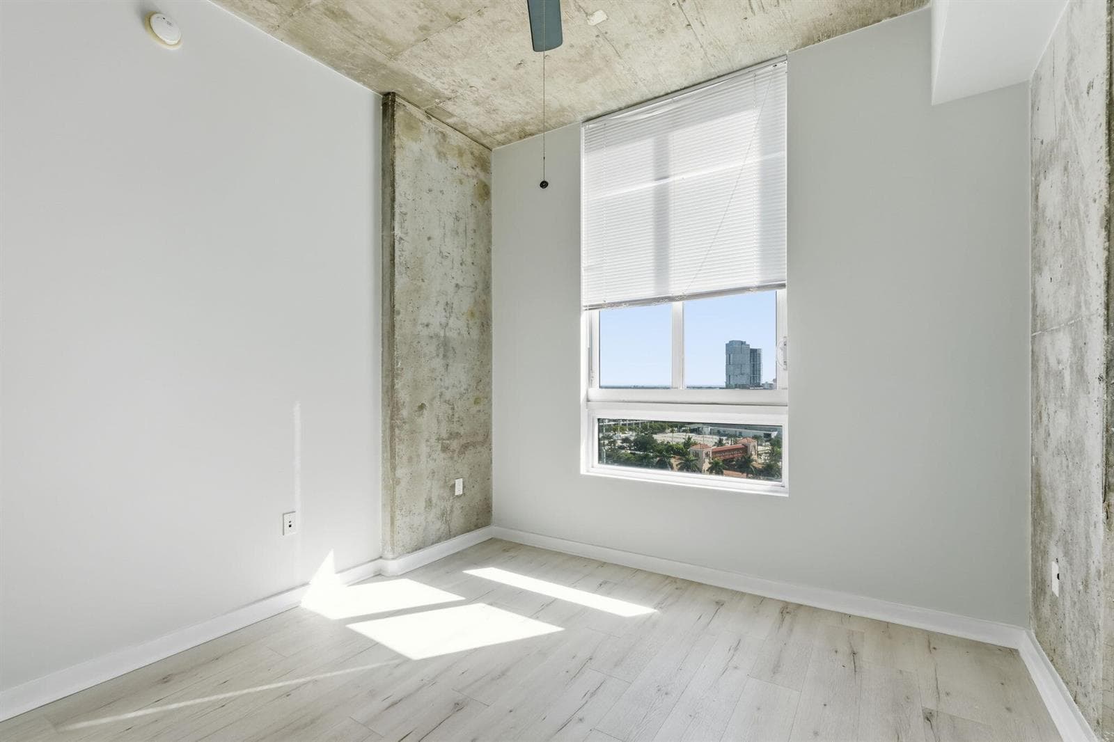 8-web-or-mls-300_S_Australian_Ave_Unit_1