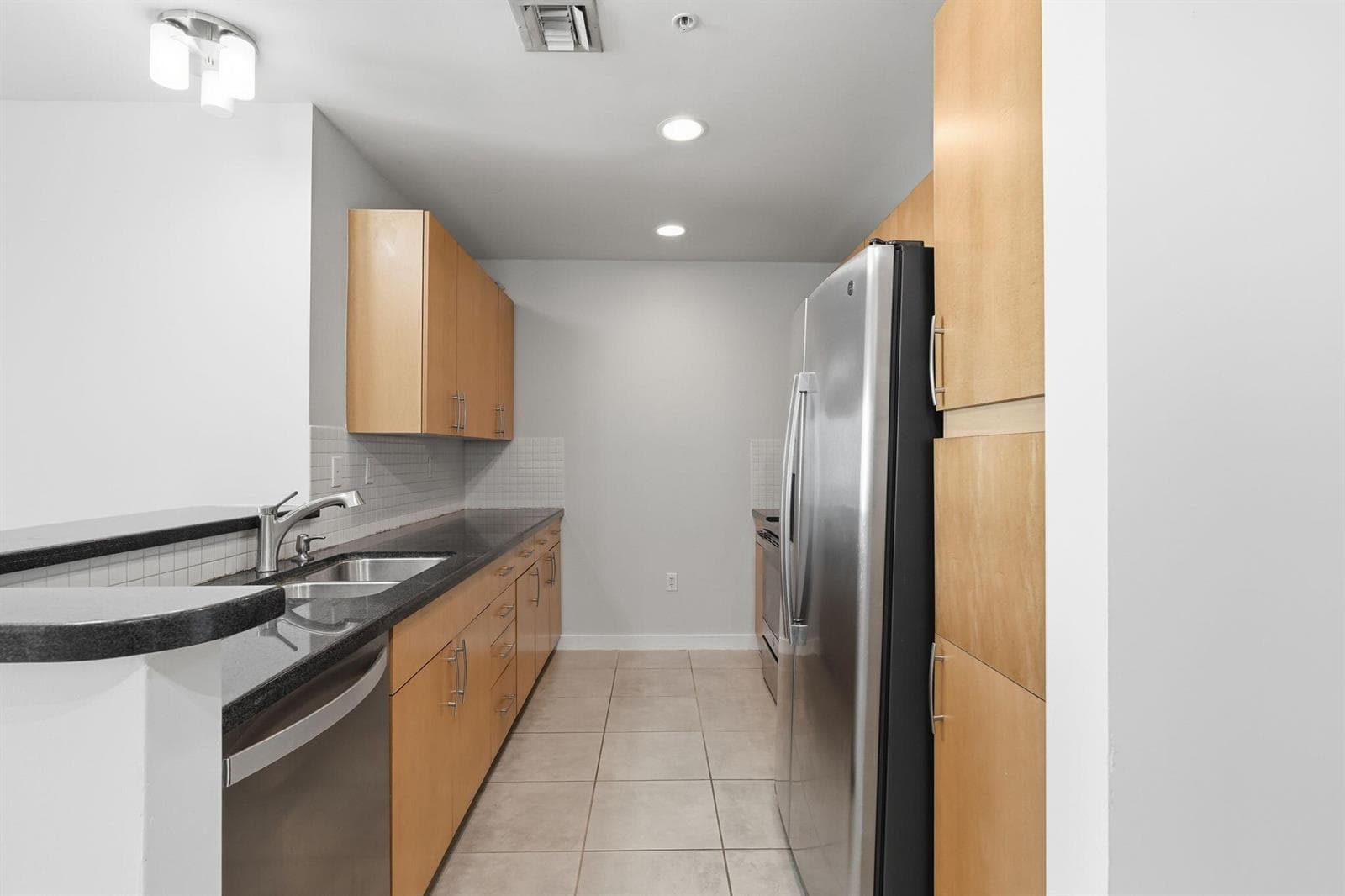 24-web-or-mls-300_S_Australian_Ave_Unit_