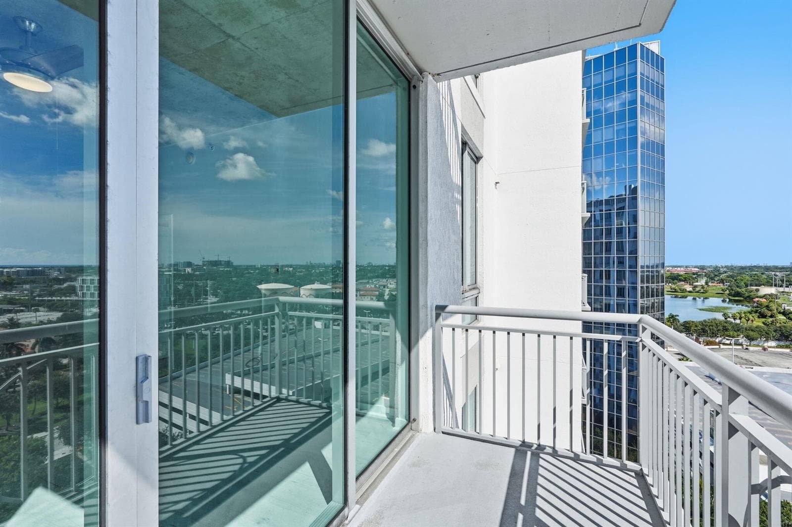 32-web-or-mls-300_S_Australian_Ave_Unit_