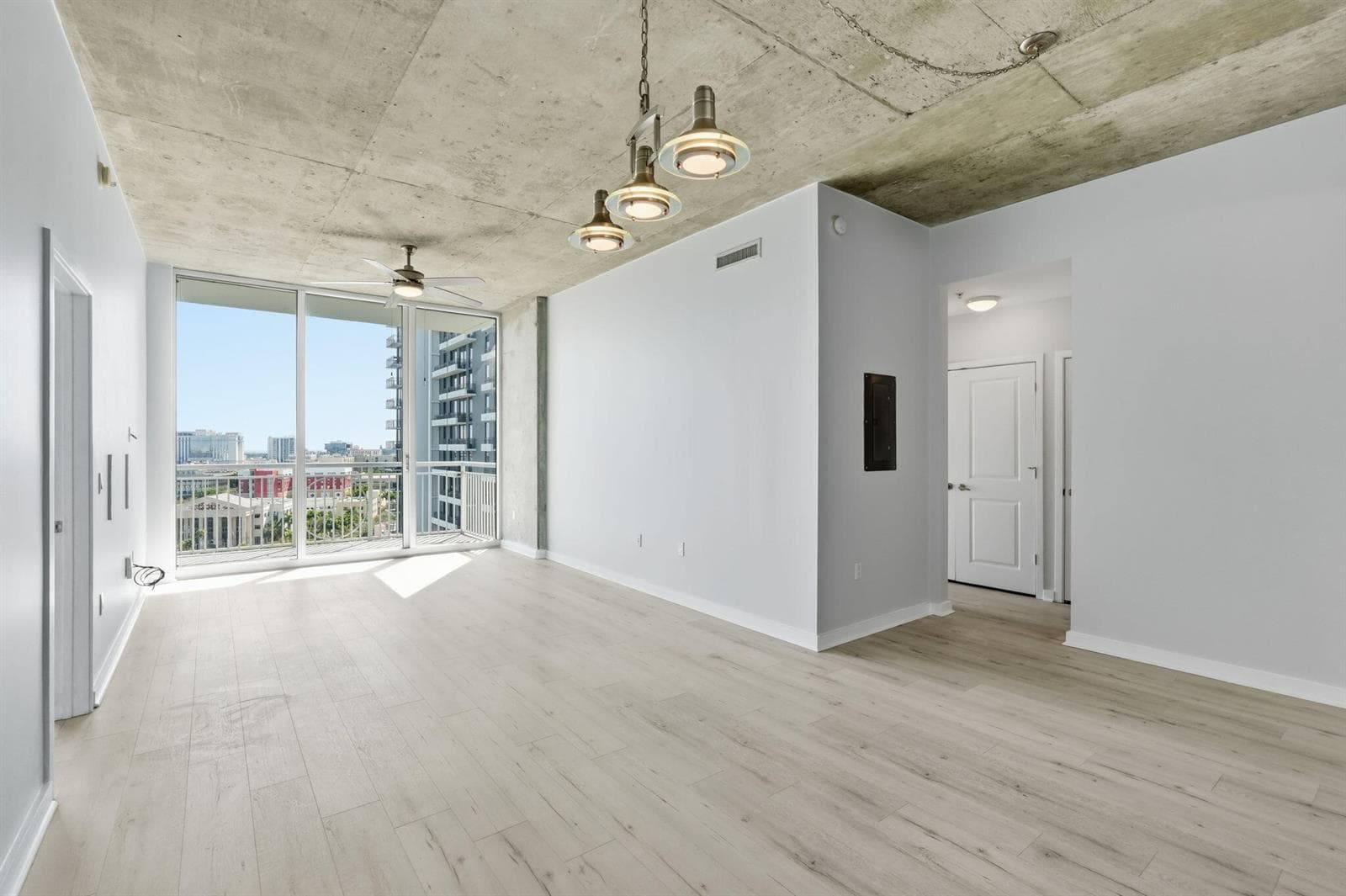 20-web-or-mls-300_S_Australian_Ave_Unit_