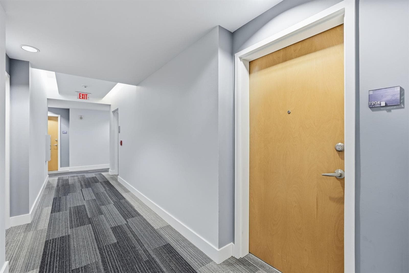 35-web-or-mls-300_S_Australian_Ave_Unit_