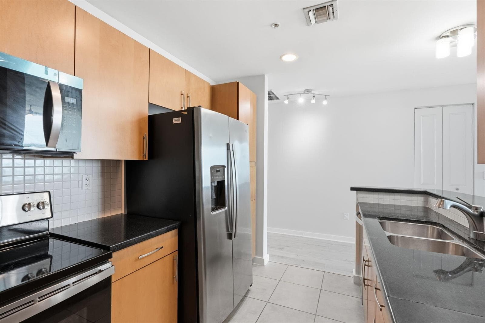 26-web-or-mls-300_S_Australian_Ave_Unit_
