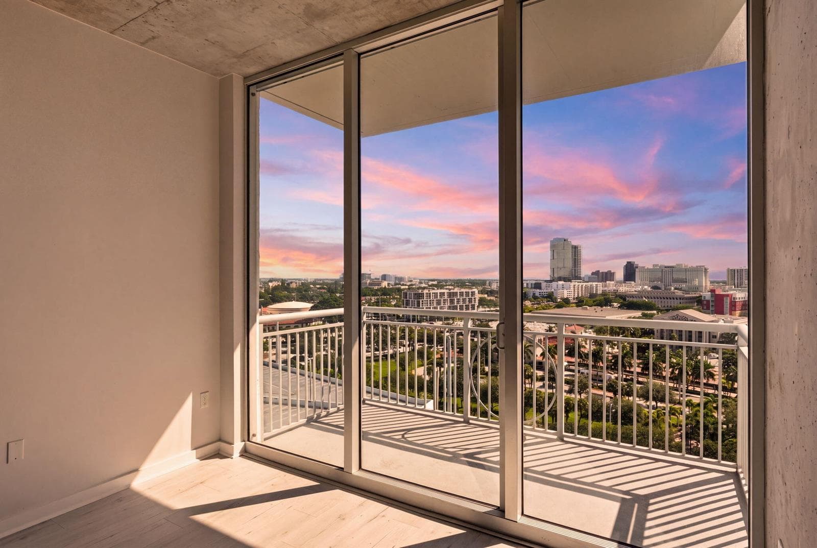 22-web-or-mls-300_S_Australian_Ave_Unit_