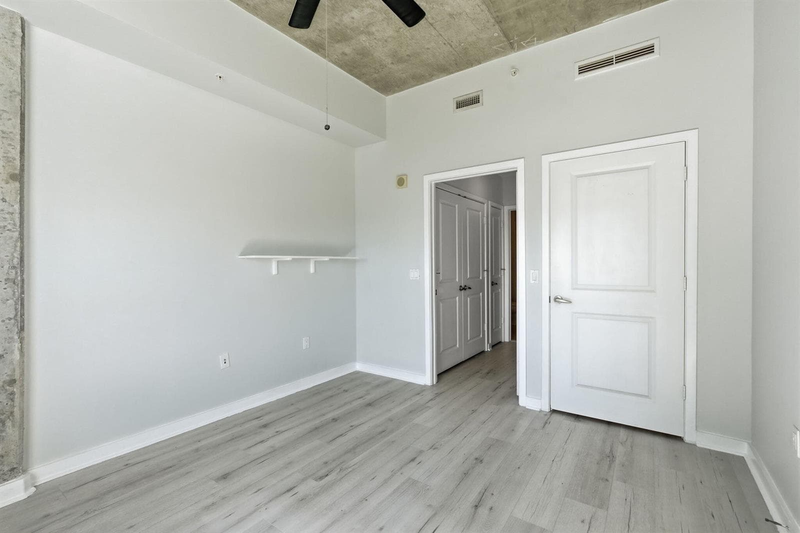 10-web-or-mls-300_S_Australian_Ave_Unit_