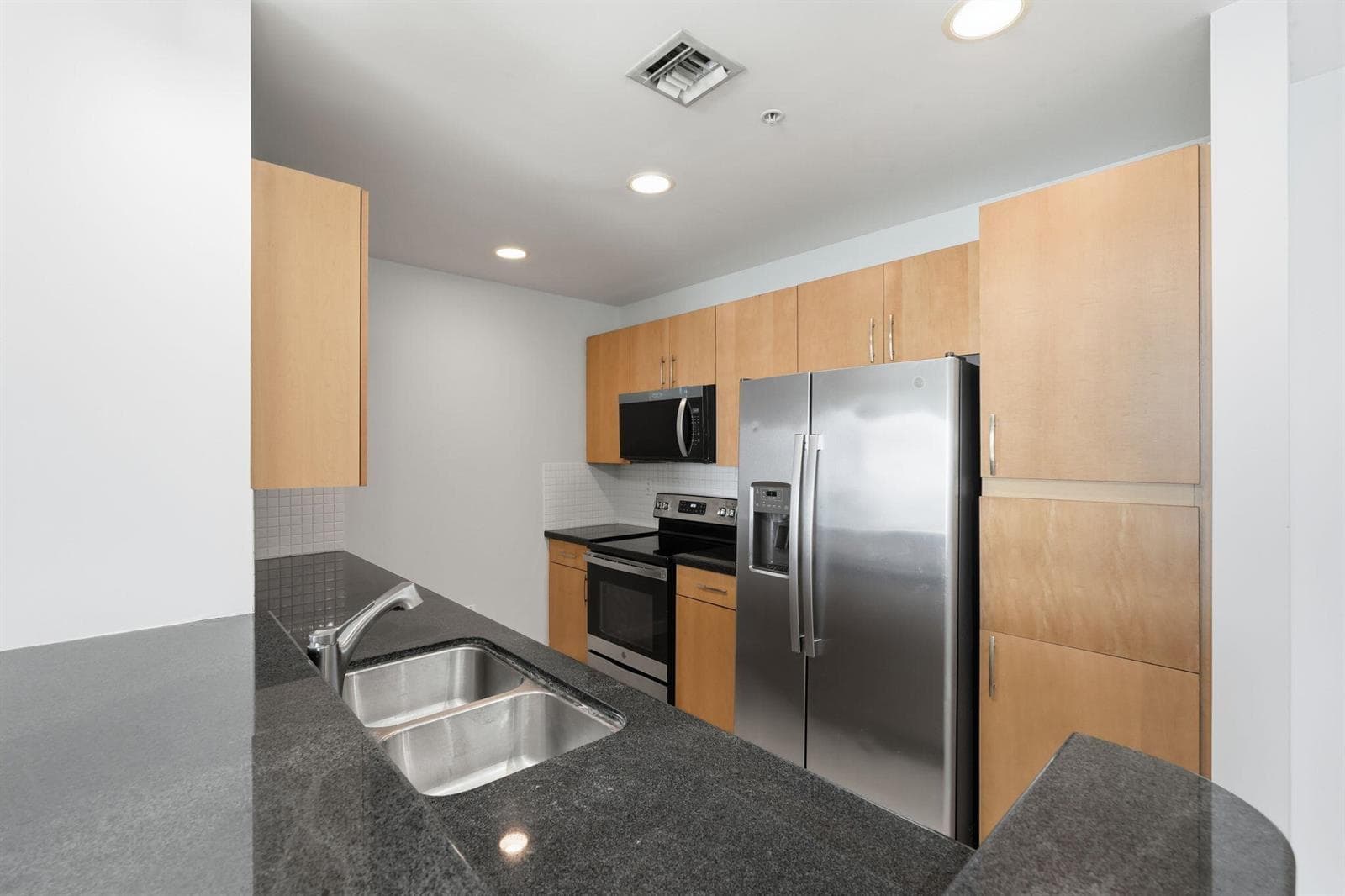 23-web-or-mls-300_S_Australian_Ave_Unit_