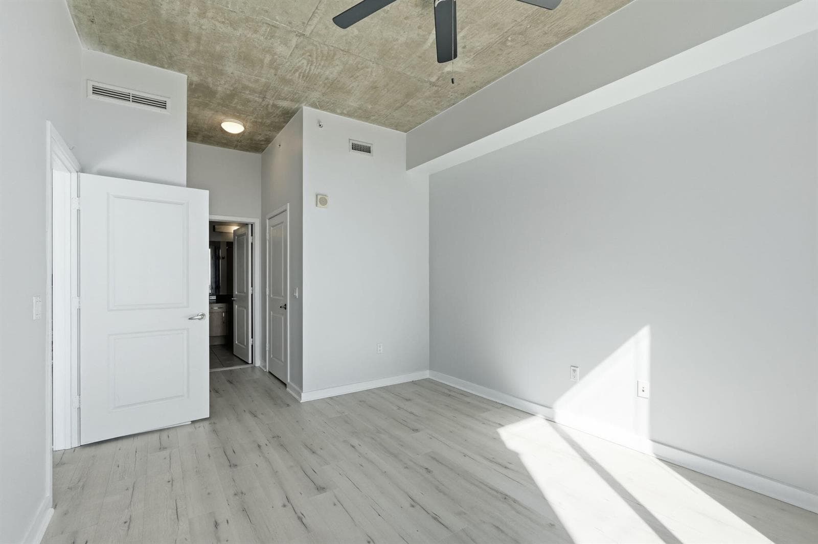 3-web-or-mls-300_S_Australian_Ave_Unit_1