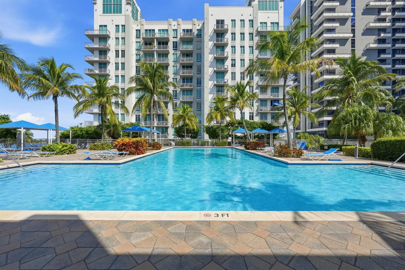44-web-or-mls-300_S_Australian_Ave_Unit_
