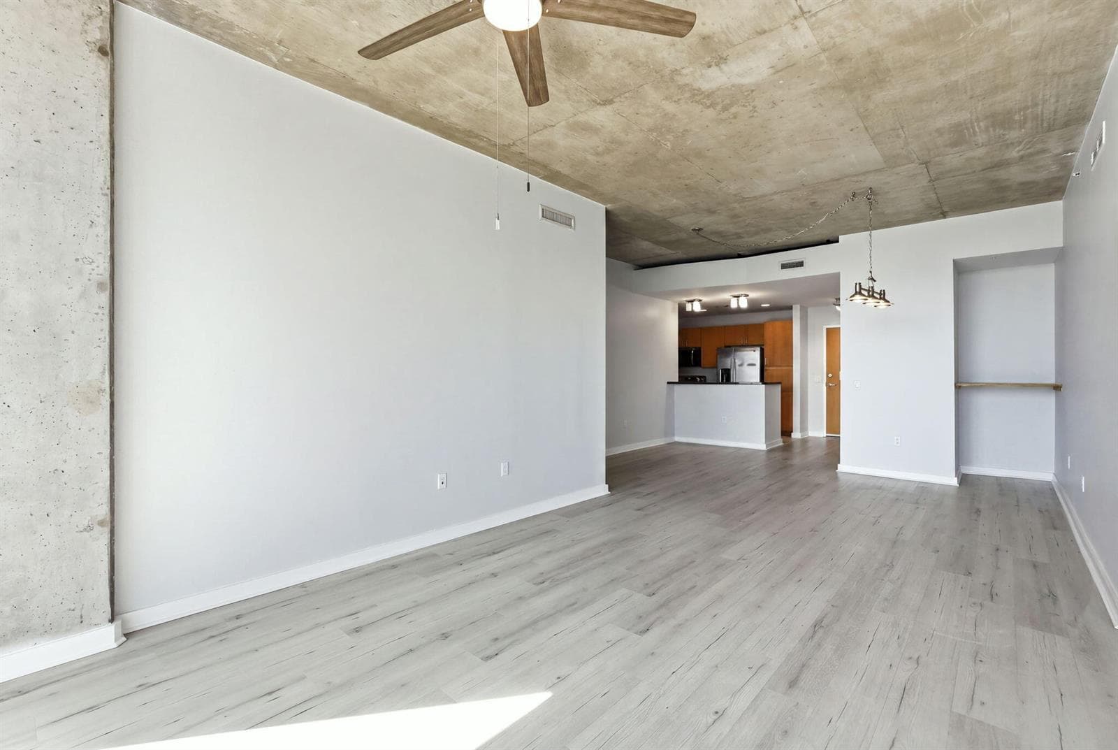 18-web-or-mls-300_S_Australian_Ave_Unit_
