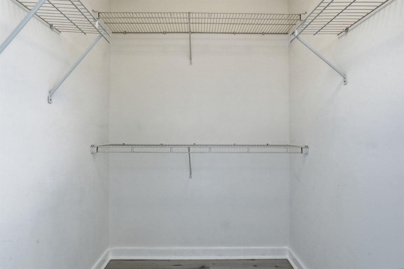 5-web-or-mls-300_S_Australian_Ave_Unit_1