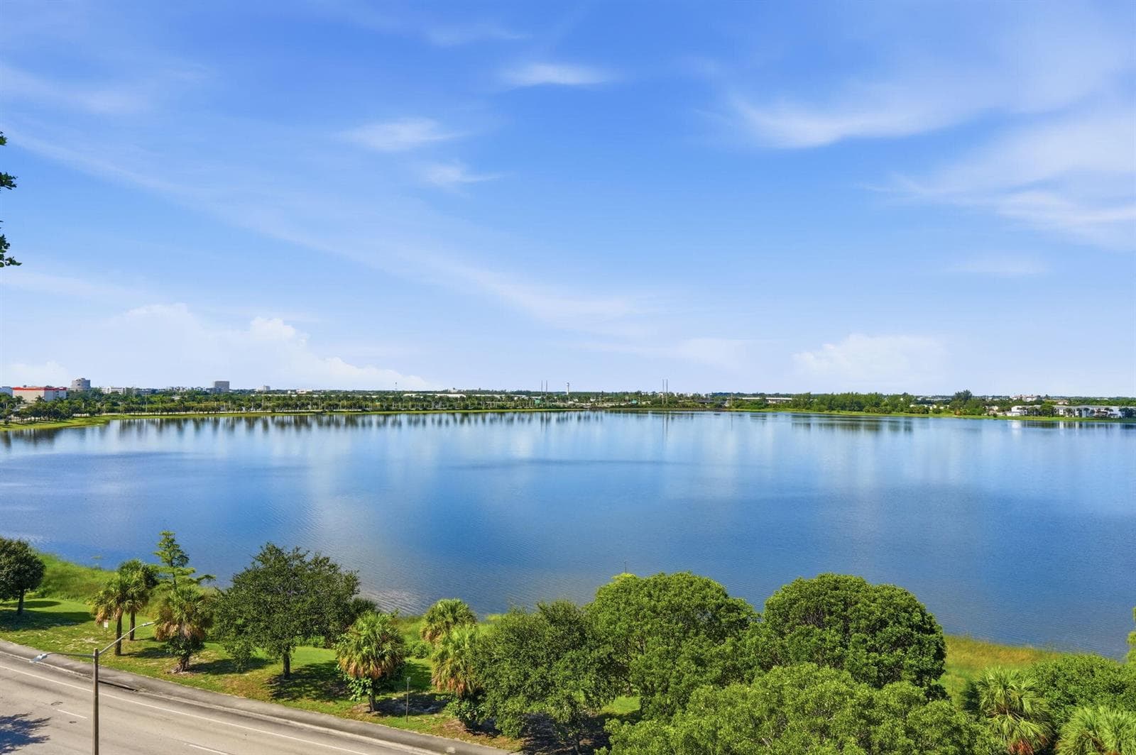37-web-or-mls-300_S_Australian_Ave_Unit_