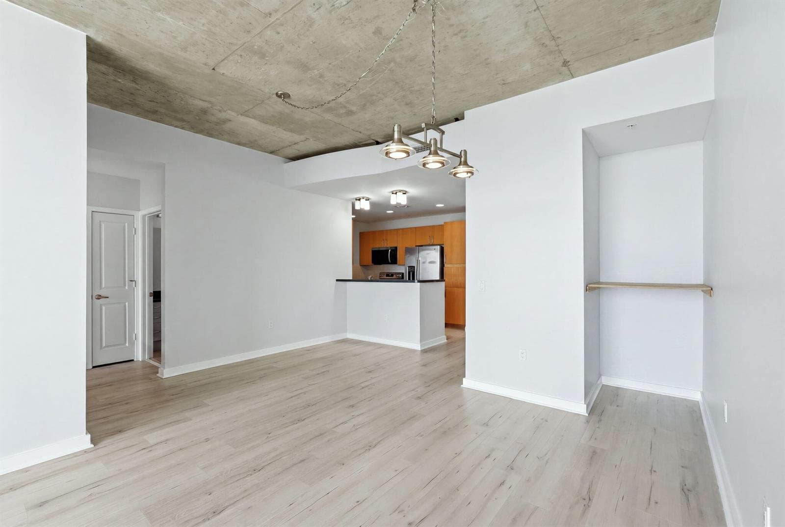 19-web-or-mls-300_S_Australian_Ave_Unit_