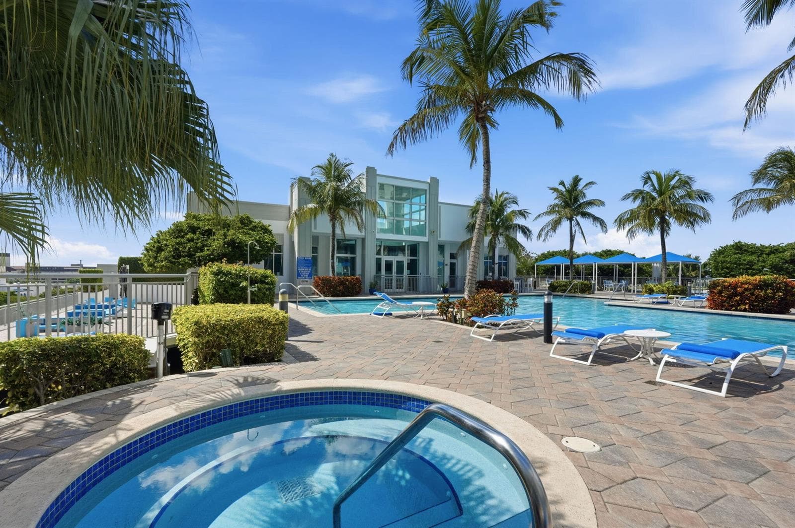 45-web-or-mls-300_S_Australian_Ave_Unit_