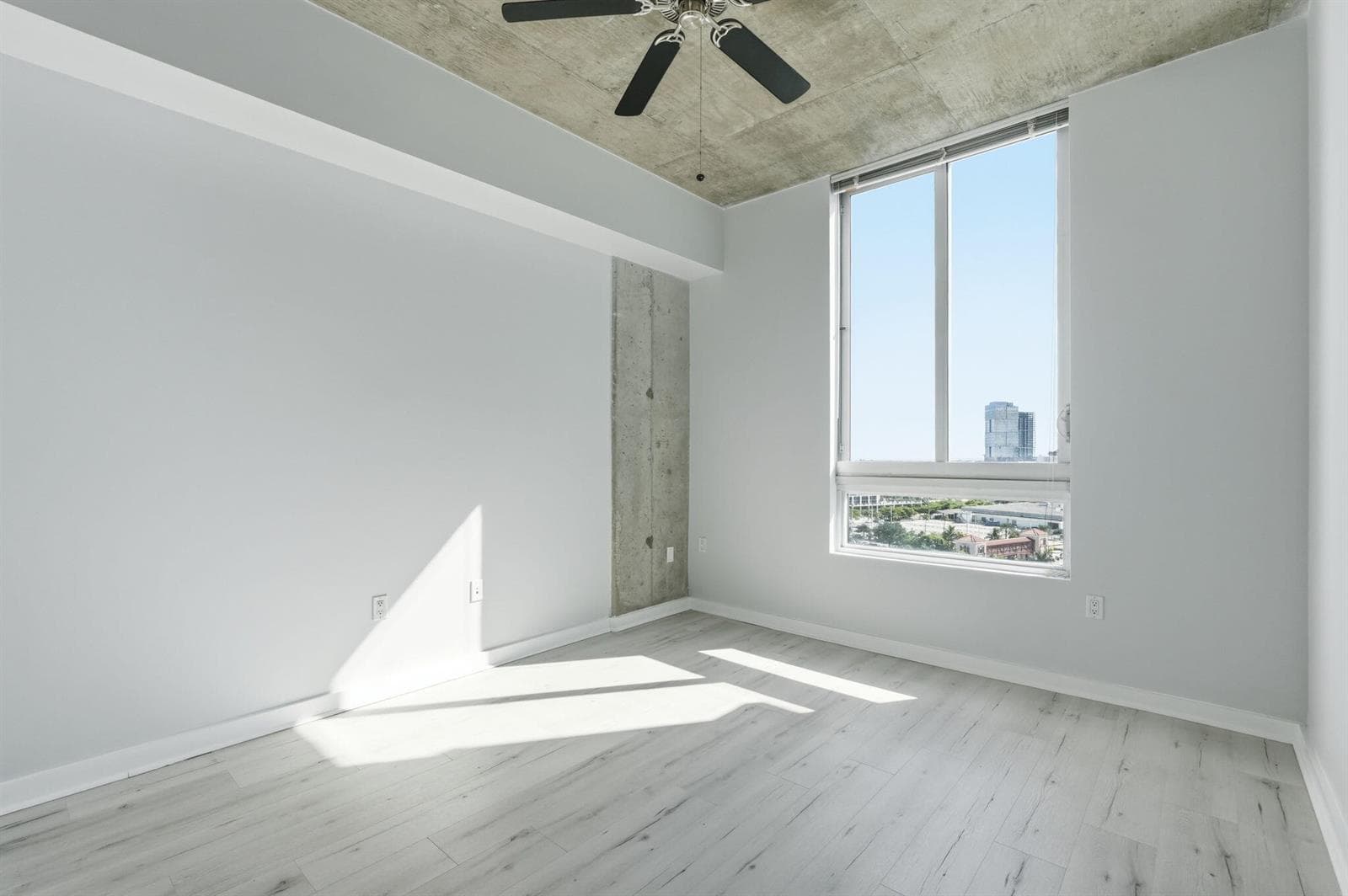 2-web-or-mls-300_S_Australian_Ave_Unit_1